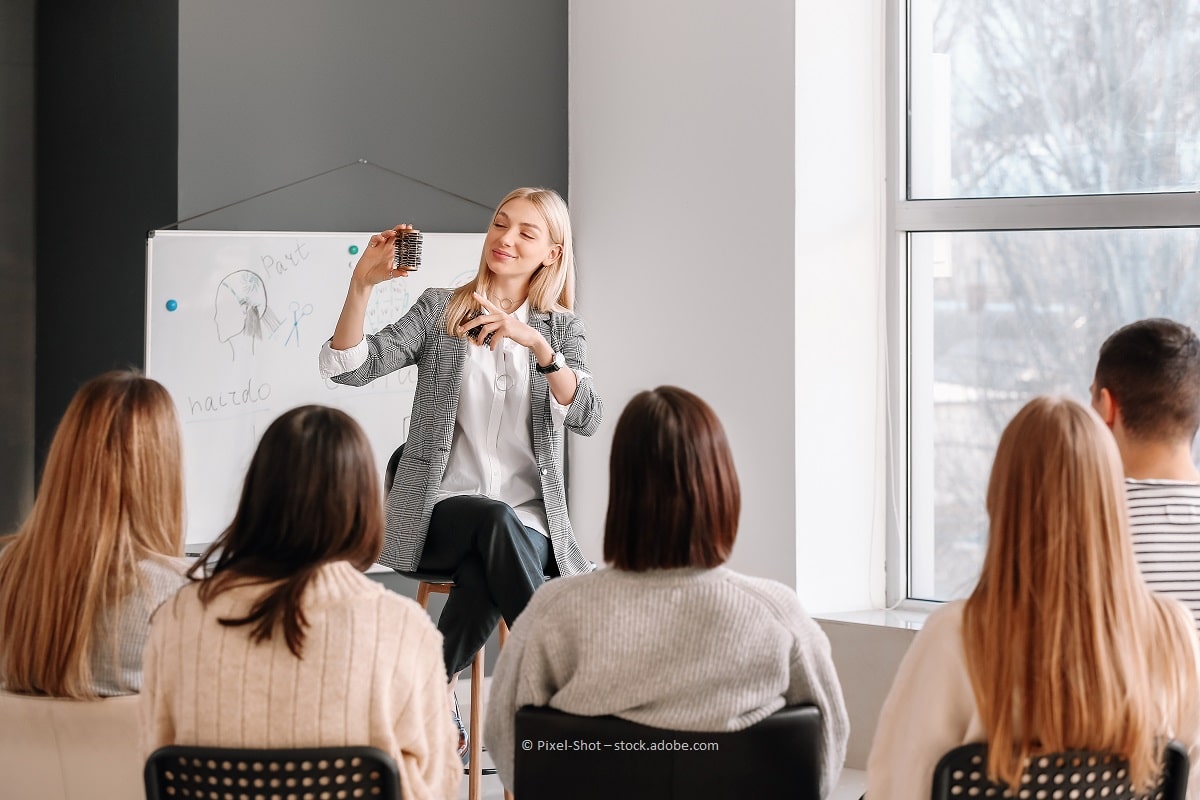 Eine professionelle Coiffeurfachschule unterstützt und fördert Interessentinen während der Ausbildung.